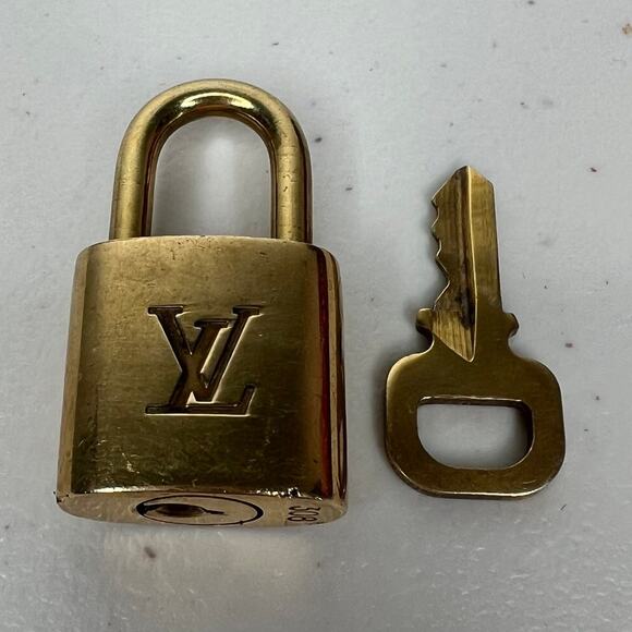 Louis Vuitton #308 Gold Brass Lock & Key Charm Clochette Set 🔐 - Picture 7 of 10